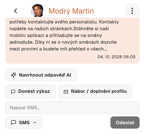 Konverzace s pracovníkem a návrh odpovědi AI